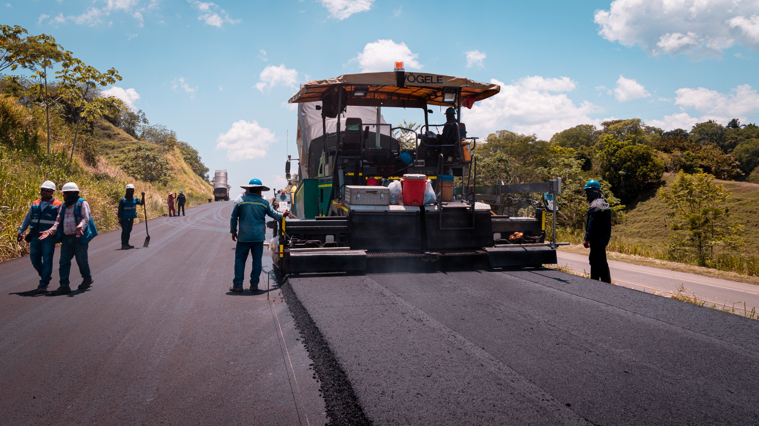 Invías adjudicó contratos de mantenimiento y mejoramiento vial por $33.963 millones para 4 departamentos