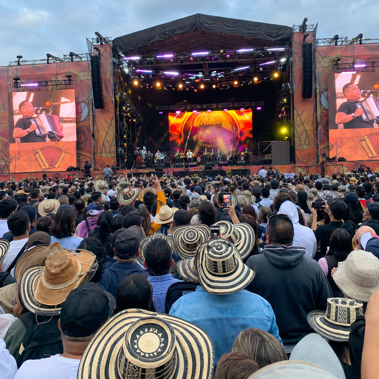 Vallenato al Parque cerró su tercera edición con más de 33 mil asistentes y tres generaciones del género compartiendo tarima en el Simón Bolívar